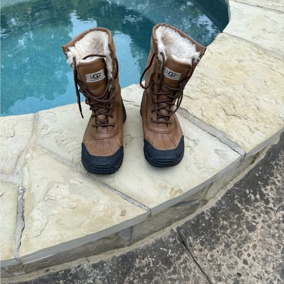 Women’s Ugg Boots - Picture 2 of 3